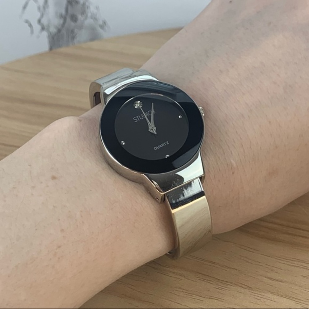 🌞10/$35🌞Simple Studio Spring Closure Watch